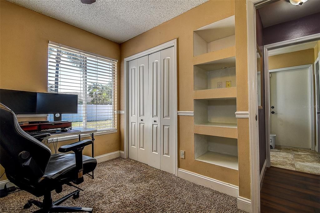 Activo con contrato: $459,000 (4 camas, 2 baños, 2050 Pies cuadrados)