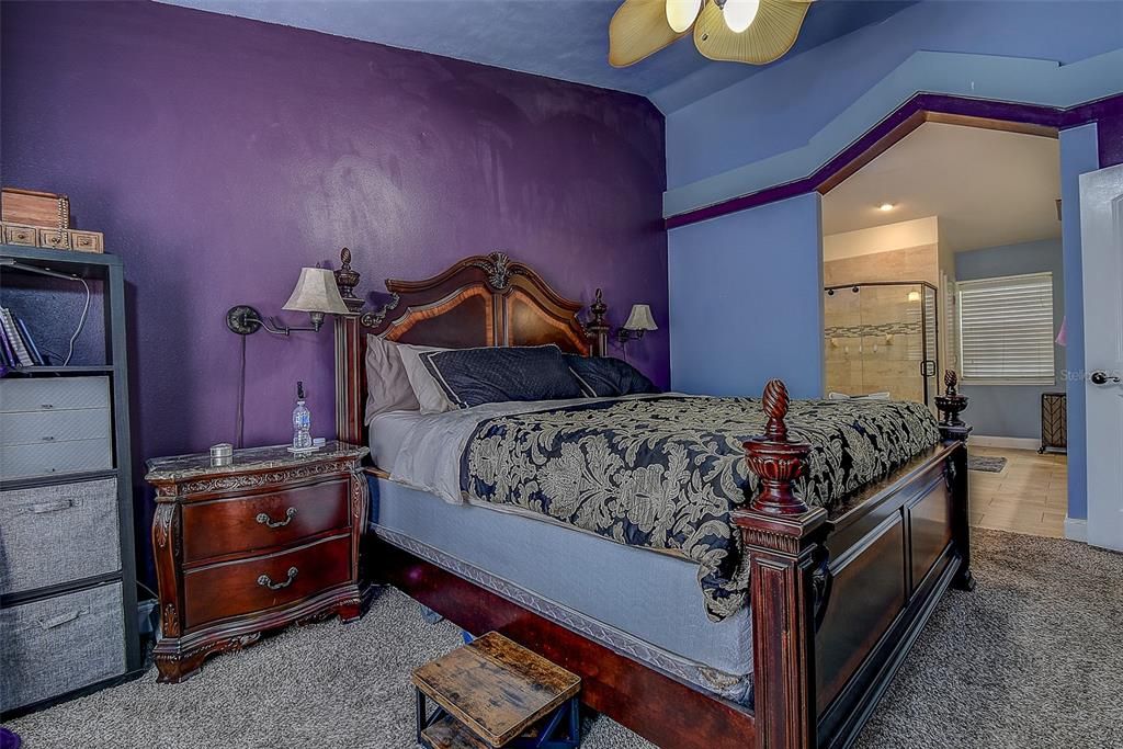 Activo con contrato: $459,000 (4 camas, 2 baños, 2050 Pies cuadrados)