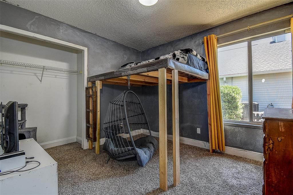 Activo con contrato: $459,000 (4 camas, 2 baños, 2050 Pies cuadrados)
