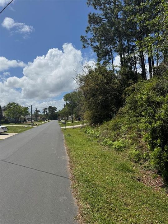 На продажу: $79,900 (0.24 acres)