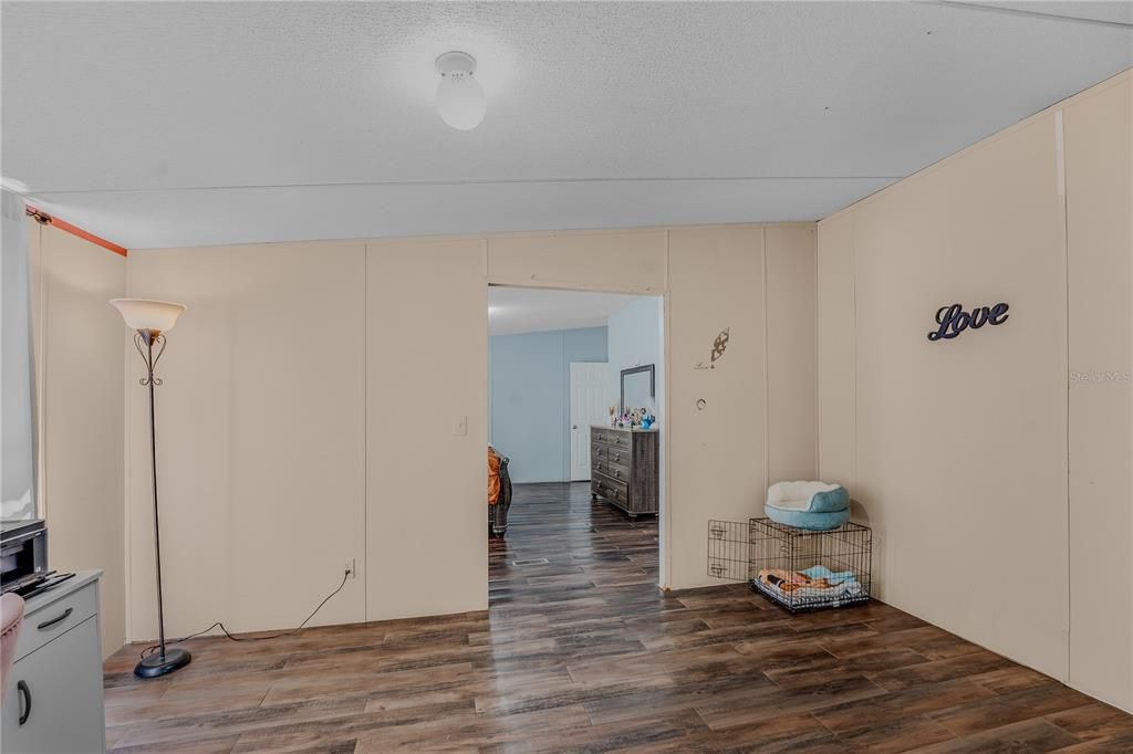 На продажу: $254,999 (4 спален, 2 ванн, 2356 Квадратных фут)