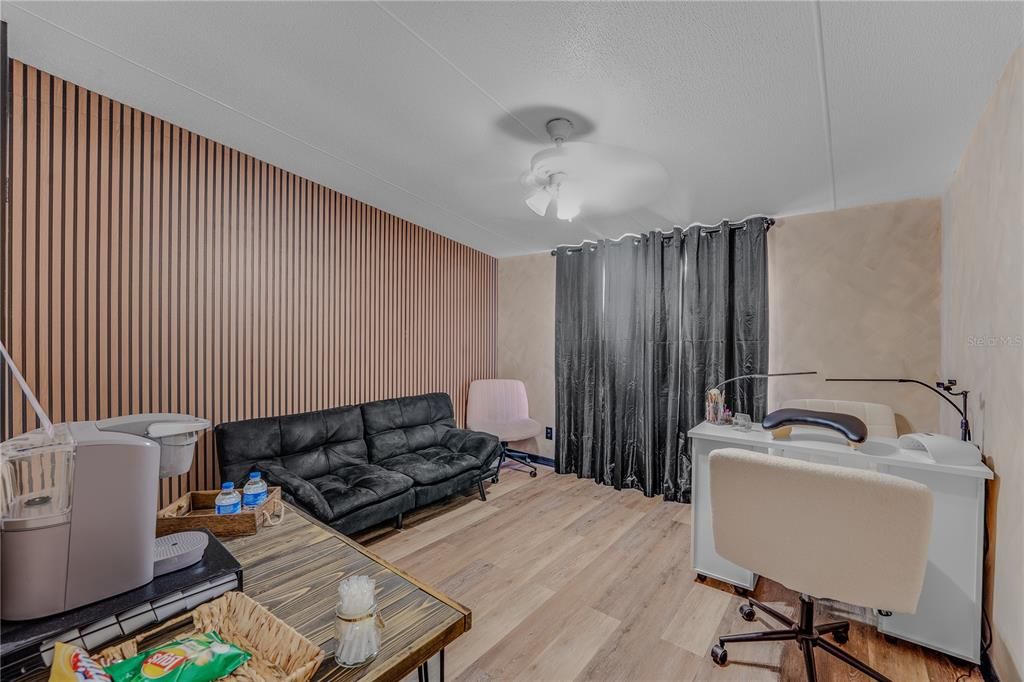 На продажу: $254,999 (4 спален, 2 ванн, 2356 Квадратных фут)
