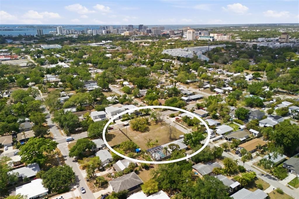 En Venta: $1,260,000 (0.46 acres)