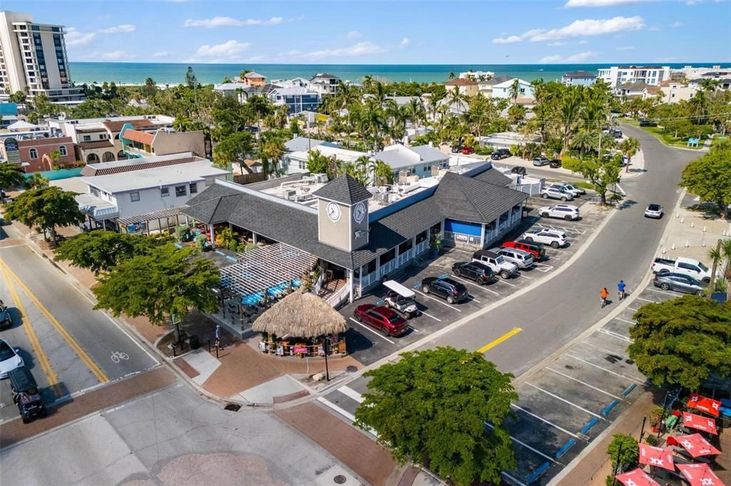 En Venta: $1,260,000 (0.46 acres)