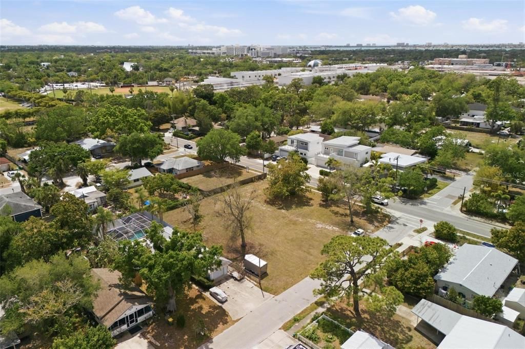 En Venta: $1,260,000 (0.46 acres)