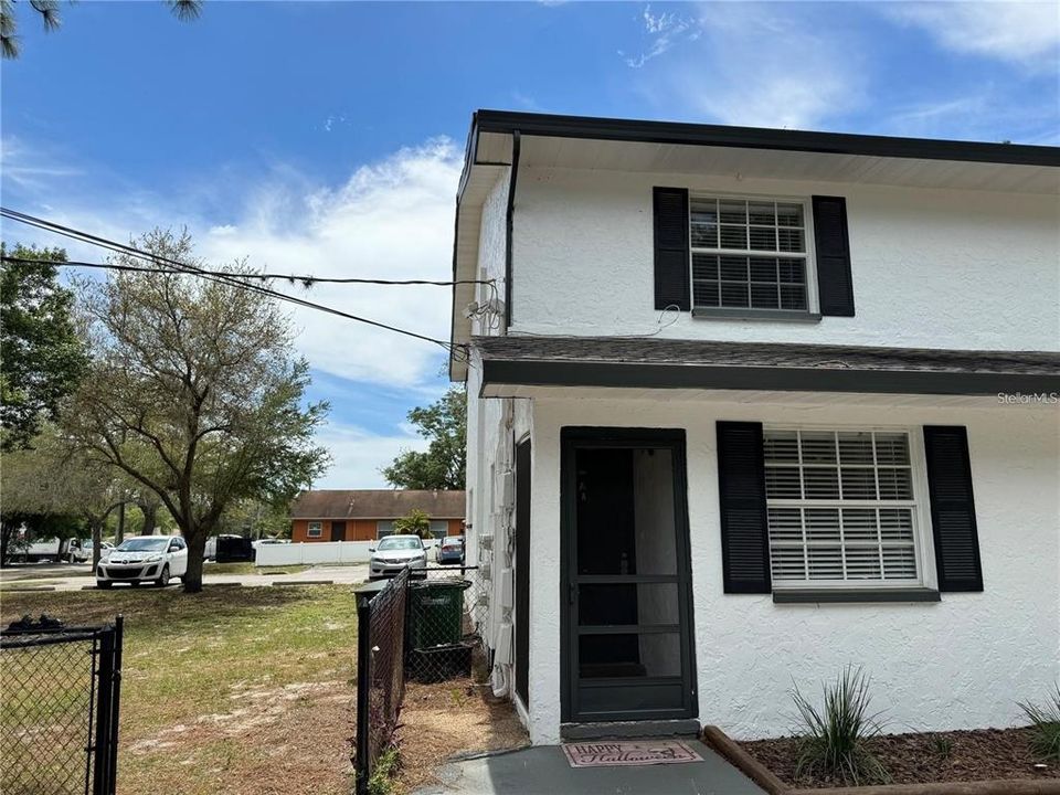 For Rent: $2,250 (2 beds, 2 baths, 1250 Square Feet)