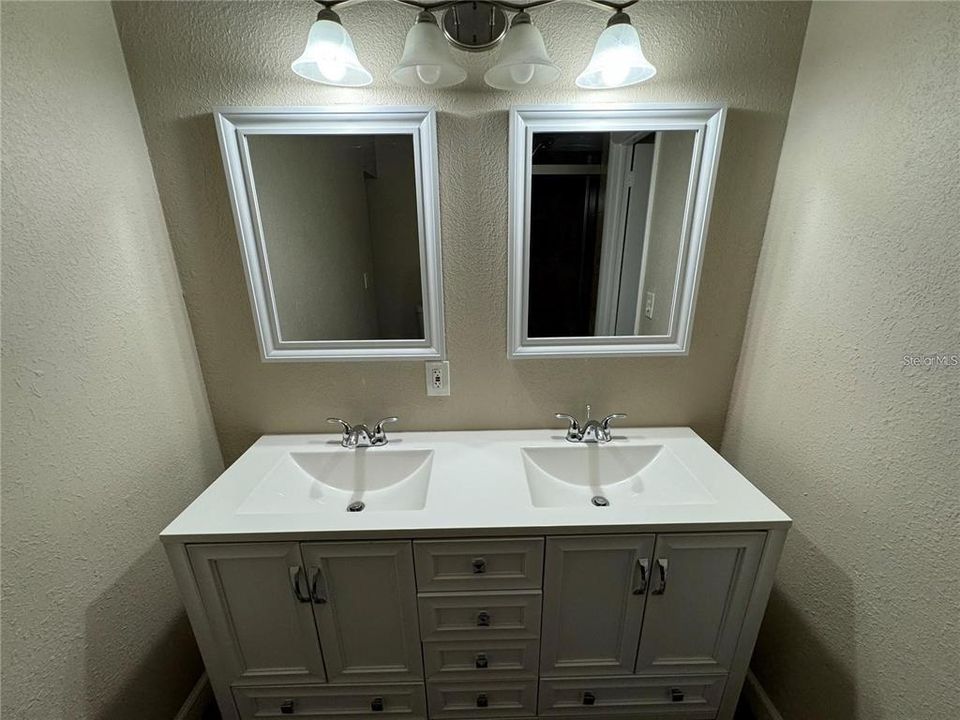 For Rent: $2,250 (2 beds, 2 baths, 1250 Square Feet)