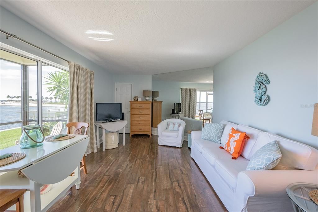 For Rent: $1,700 (0 beds, 1 baths, 430 Square Feet)