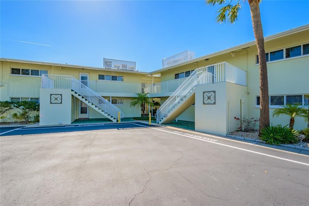 For Rent: $1,700 (0 beds, 1 baths, 430 Square Feet)