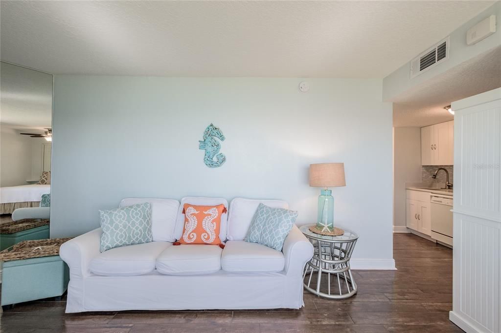 For Rent: $1,700 (0 beds, 1 baths, 430 Square Feet)