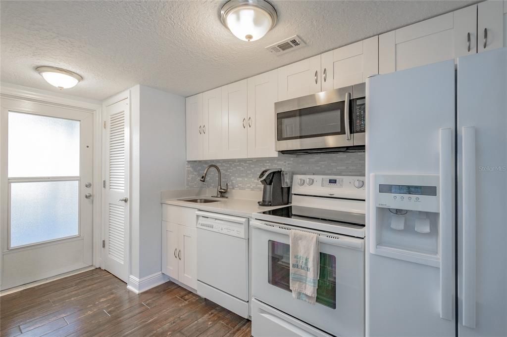 For Rent: $1,700 (0 beds, 1 baths, 430 Square Feet)