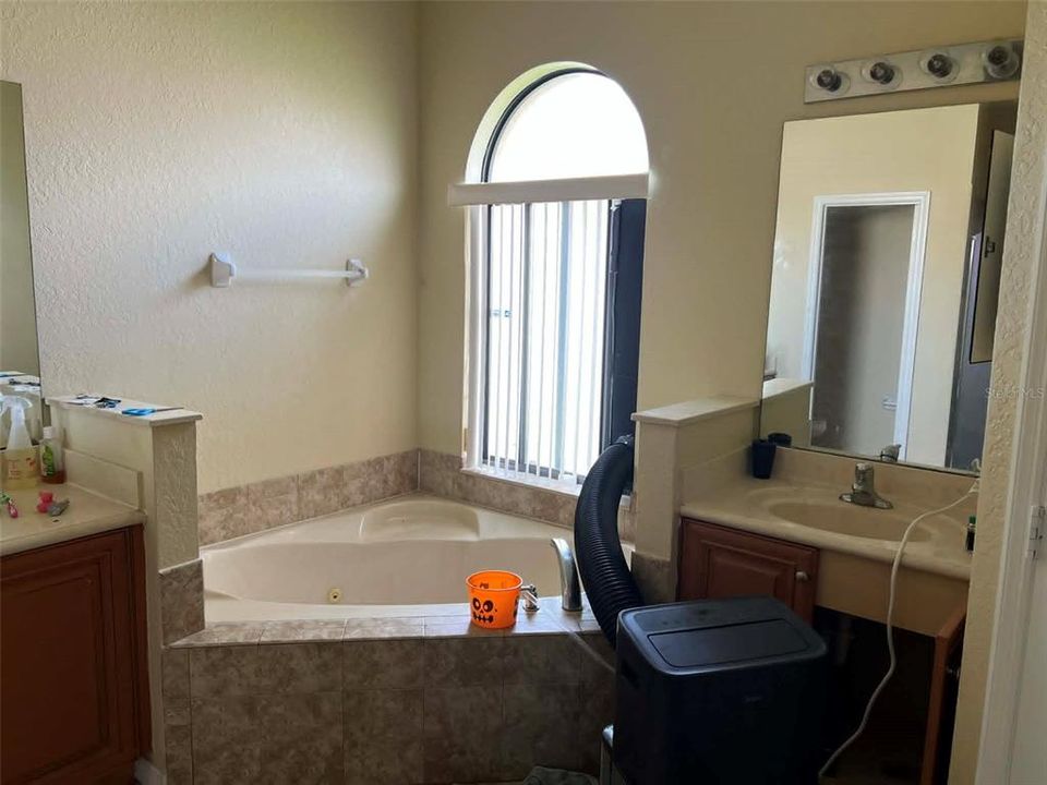 For Sale: $227,000 (3 beds, 2 baths, 1794 Square Feet)