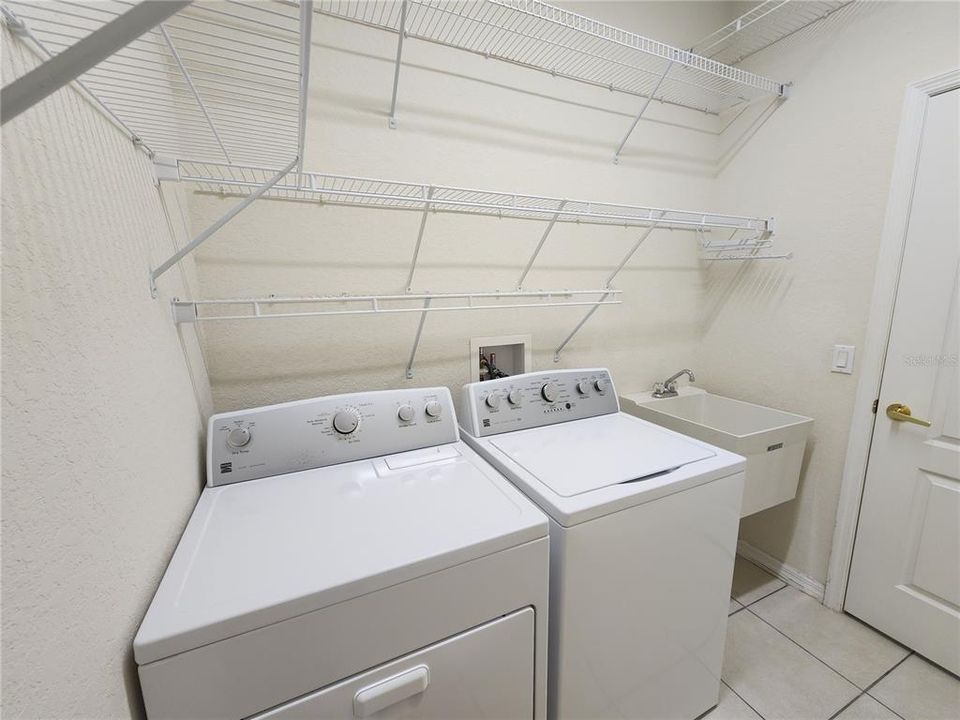 На продажу: $329,000 (2 спален, 2 ванн, 1665 Квадратных фут)