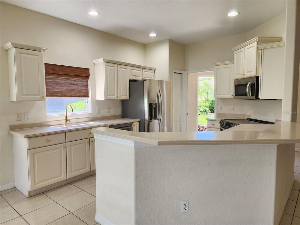 На продажу: $329,000 (2 спален, 2 ванн, 1665 Квадратных фут)