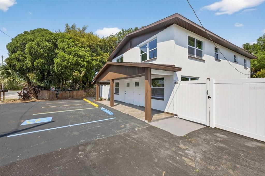 合同活跃: $499,900 (5 贝兹, 2 浴室, 2464 平方英尺)