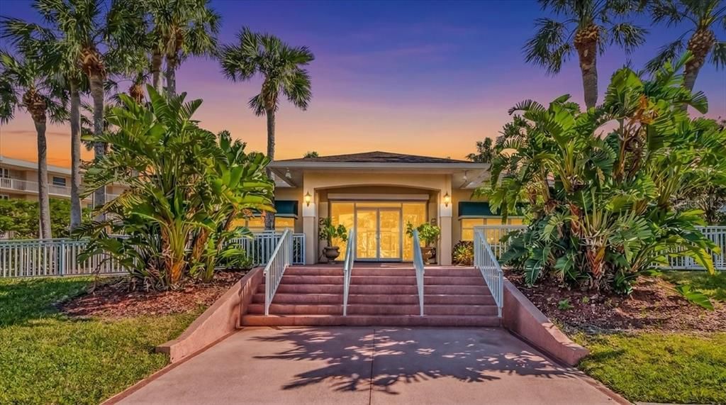 Active With Contract: $2,800 (3 beds, 2 baths, 1470 Square Feet)