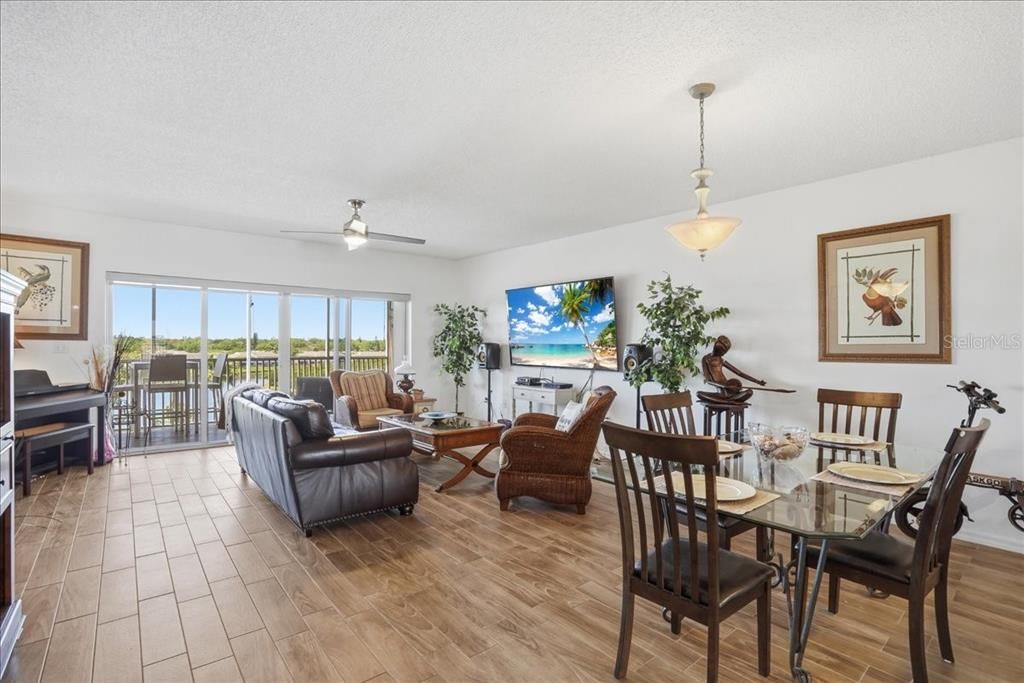 Active With Contract: $2,800 (3 beds, 2 baths, 1470 Square Feet)