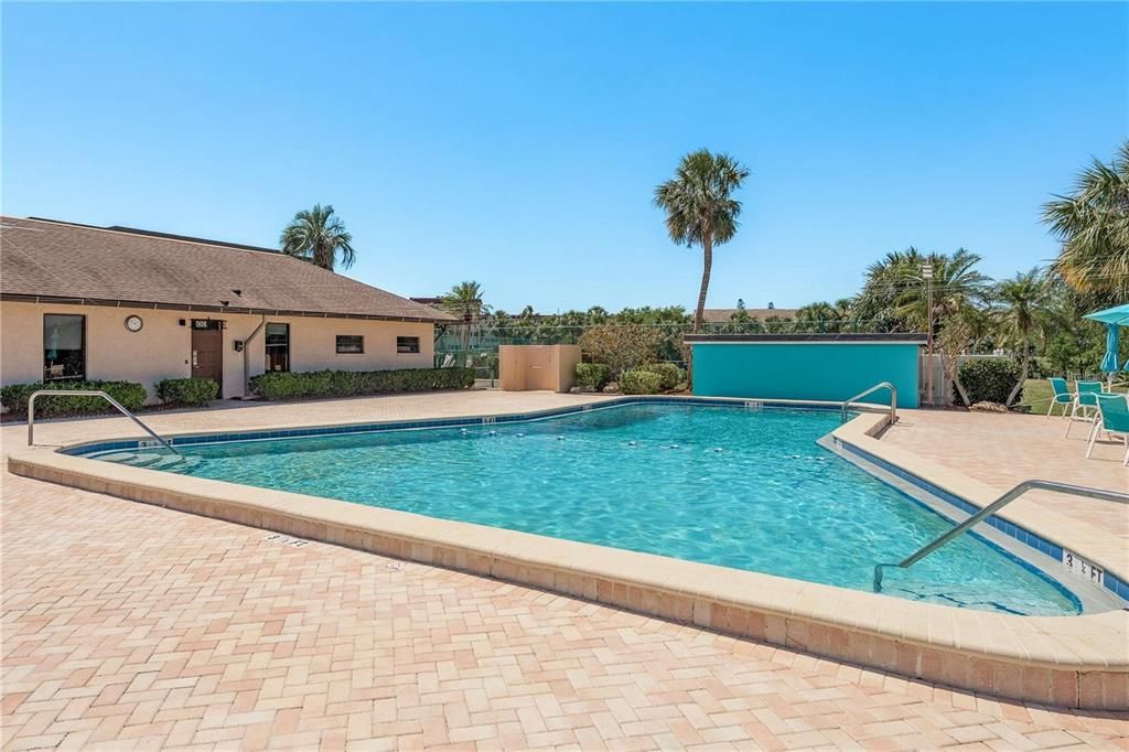 Active With Contract: $2,800 (3 beds, 2 baths, 1470 Square Feet)