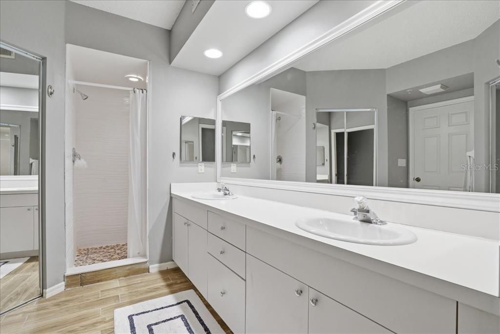 Active With Contract: $2,800 (3 beds, 2 baths, 1470 Square Feet)