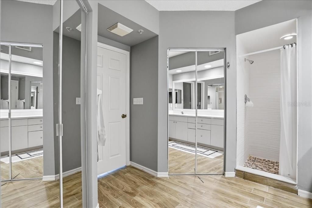 Active With Contract: $2,800 (3 beds, 2 baths, 1470 Square Feet)