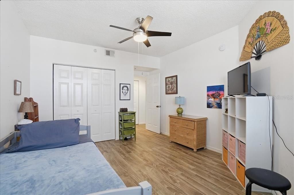 Active With Contract: $2,800 (3 beds, 2 baths, 1470 Square Feet)