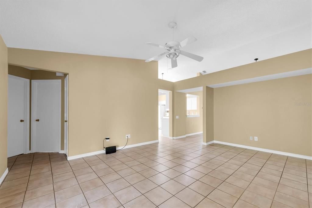 Active With Contract: $320,000 (3 beds, 2 baths, 1550 Square Feet)