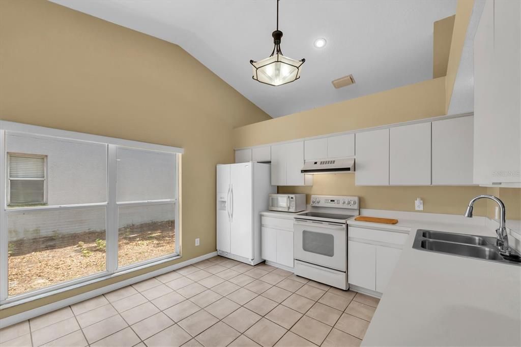 Active With Contract: $320,000 (3 beds, 2 baths, 1550 Square Feet)