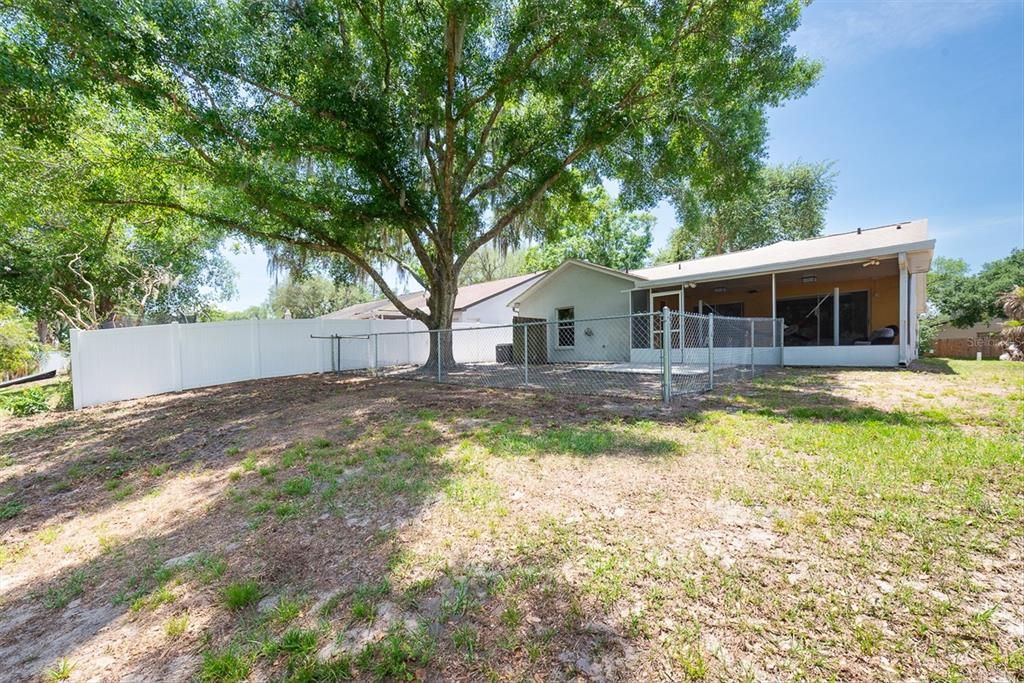 Active With Contract: $320,000 (3 beds, 2 baths, 1550 Square Feet)