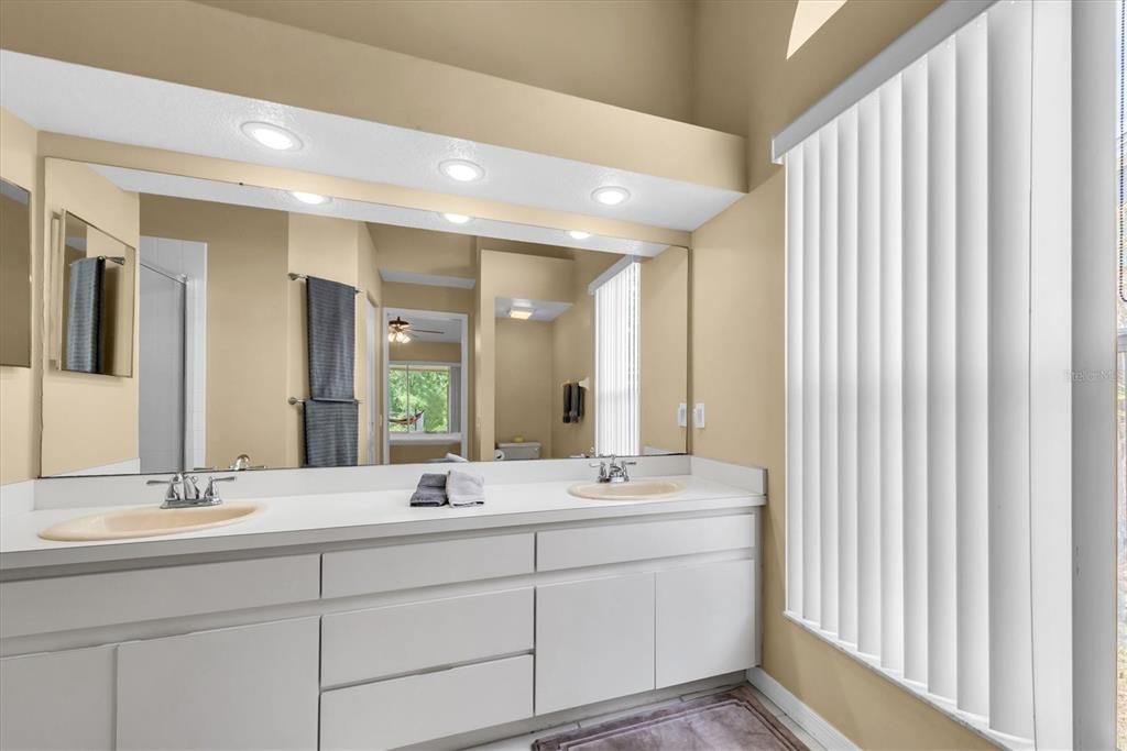 Active With Contract: $320,000 (3 beds, 2 baths, 1550 Square Feet)