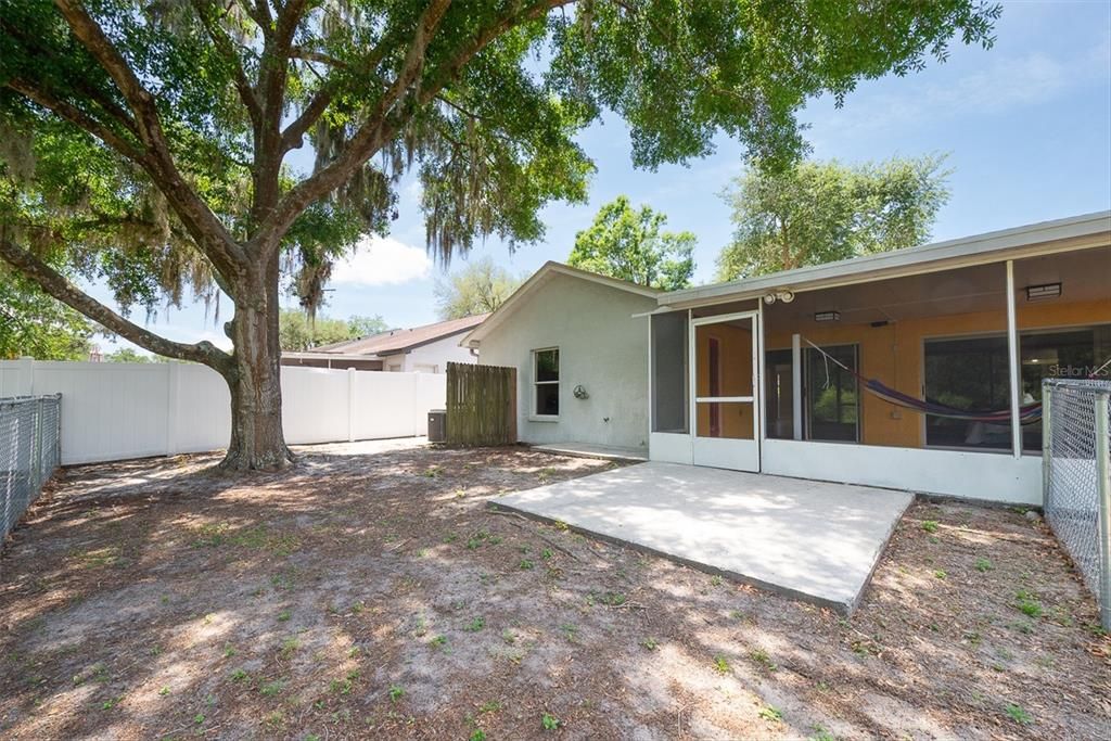 Active With Contract: $320,000 (3 beds, 2 baths, 1550 Square Feet)
