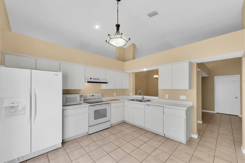 Active With Contract: $320,000 (3 beds, 2 baths, 1550 Square Feet)