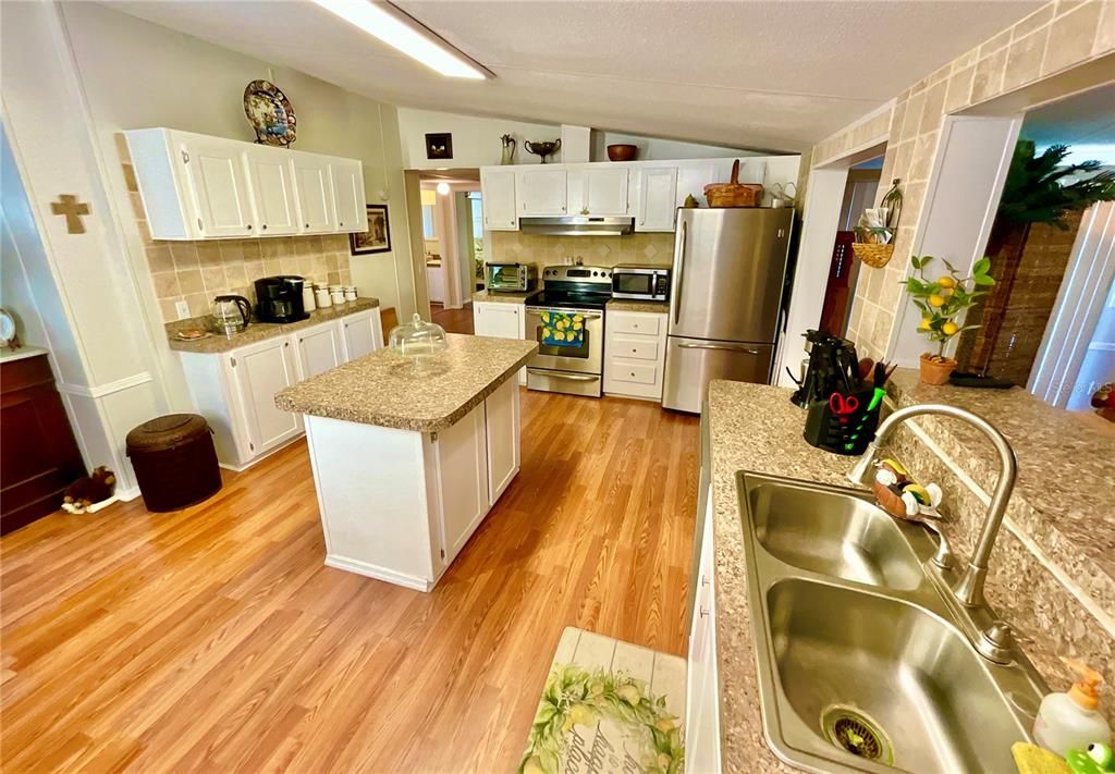 For Sale: $249,900 (4 beds, 3 baths, 2150 Square Feet)