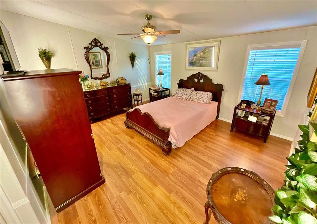 For Sale: $249,900 (4 beds, 3 baths, 2150 Square Feet)