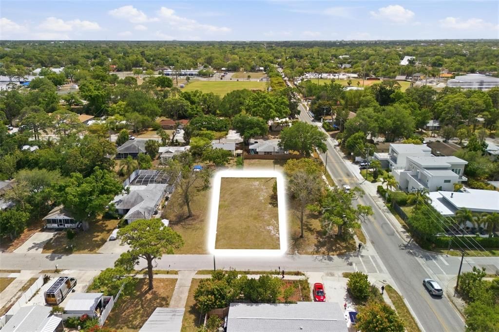 En Venta: $420,000 (0.16 acres)