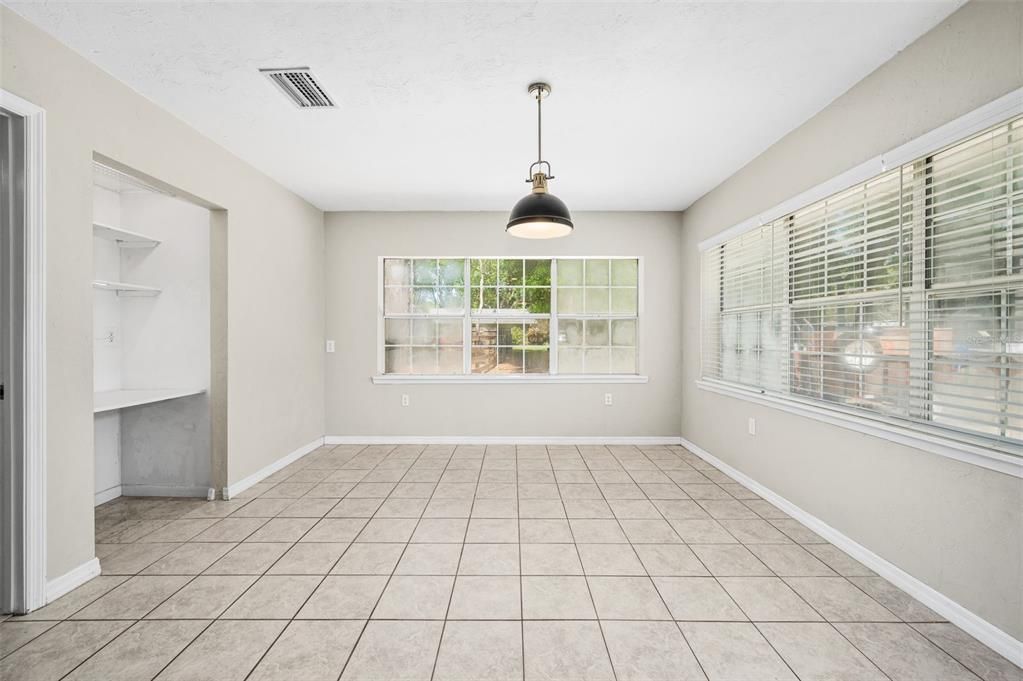 En Venta: $329,900 (3 camas, 2 baños, 1642 Pies cuadrados)