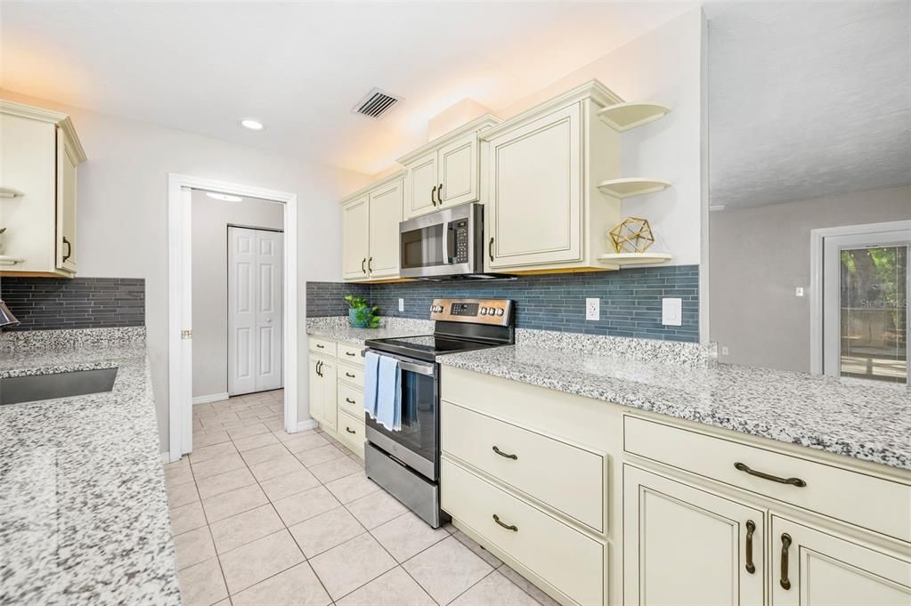 En Venta: $329,900 (3 camas, 2 baños, 1642 Pies cuadrados)