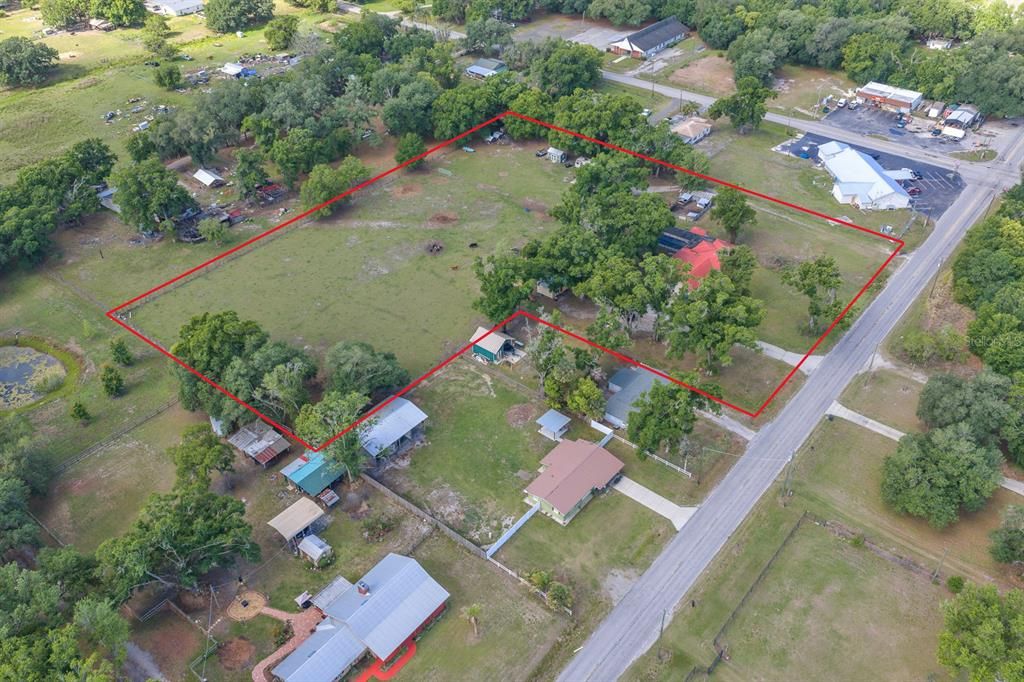 Activo con contrato: $450,000 (4 camas, 2 baños, 2716 Pies cuadrados)