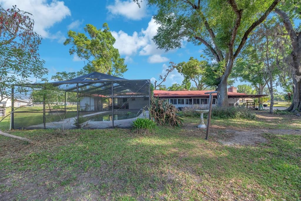 Activo con contrato: $450,000 (4 camas, 2 baños, 2716 Pies cuadrados)