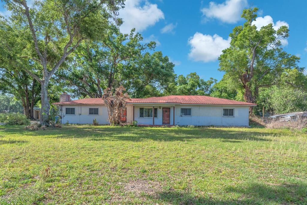 Activo con contrato: $450,000 (4 camas, 2 baños, 2716 Pies cuadrados)