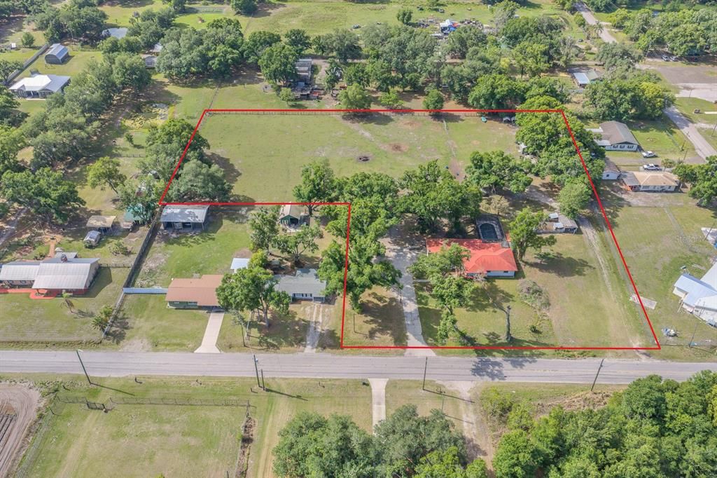Activo con contrato: $450,000 (4 camas, 2 baños, 2716 Pies cuadrados)
