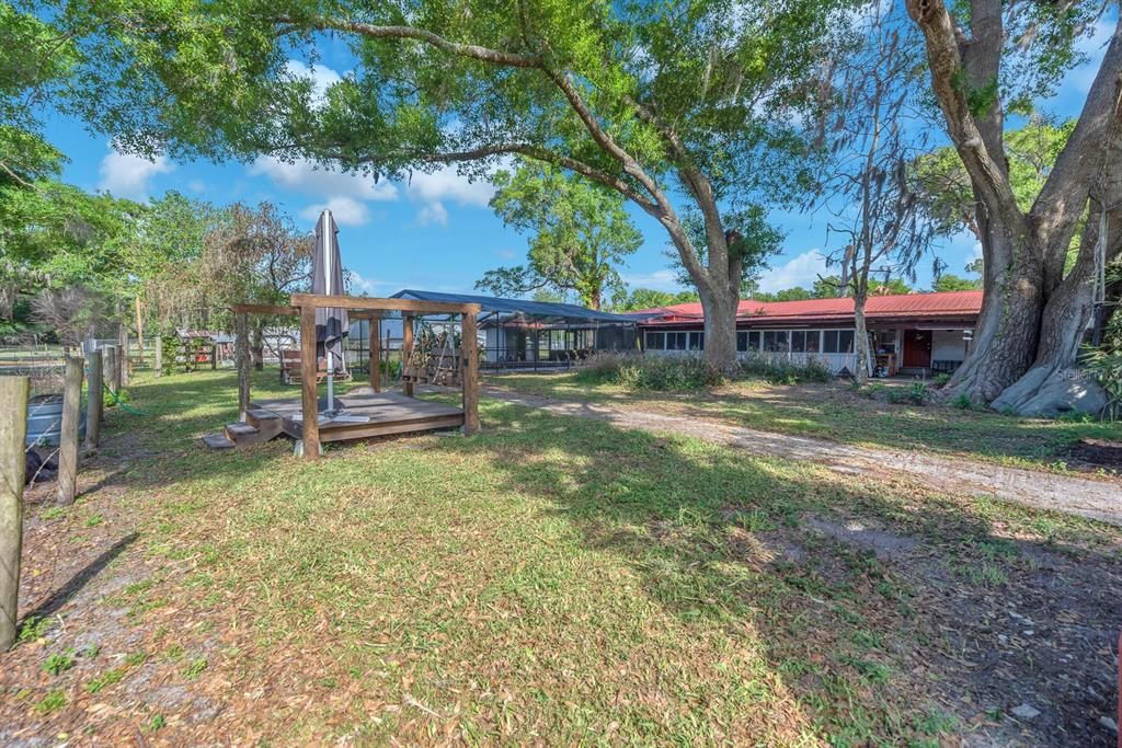 Activo con contrato: $450,000 (4 camas, 2 baños, 2716 Pies cuadrados)