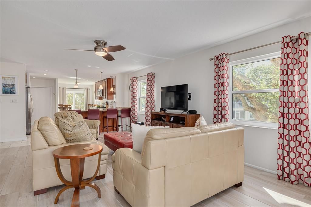 En Venta: $624,999 (2 camas, 2 baños, 1160 Pies cuadrados)