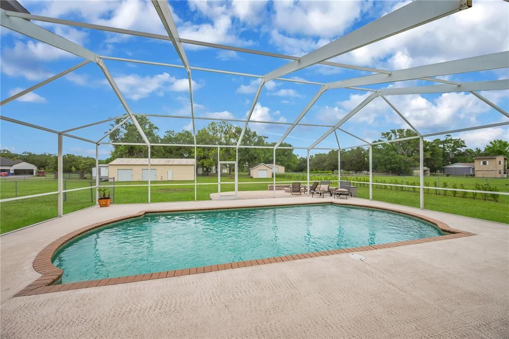 En Venta: $659,900 (4 camas, 2 baños, 2555 Pies cuadrados)