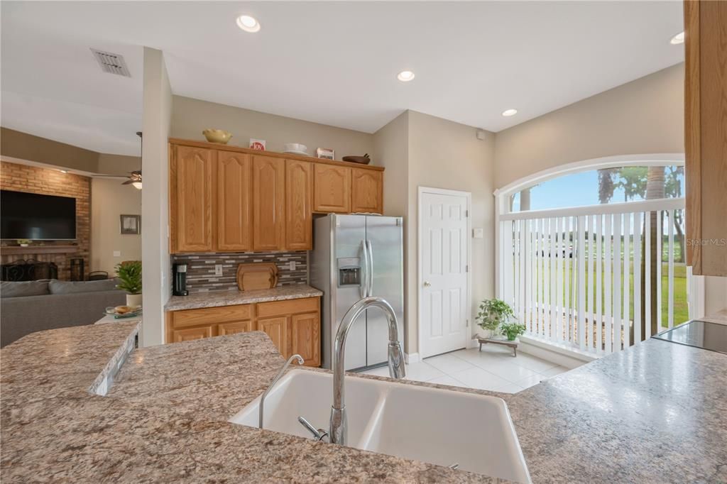 En Venta: $659,900 (4 camas, 2 baños, 2555 Pies cuadrados)