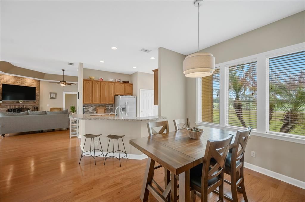 En Venta: $659,900 (4 camas, 2 baños, 2555 Pies cuadrados)