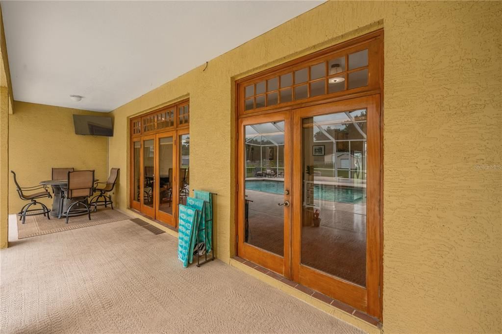 En Venta: $659,900 (4 camas, 2 baños, 2555 Pies cuadrados)