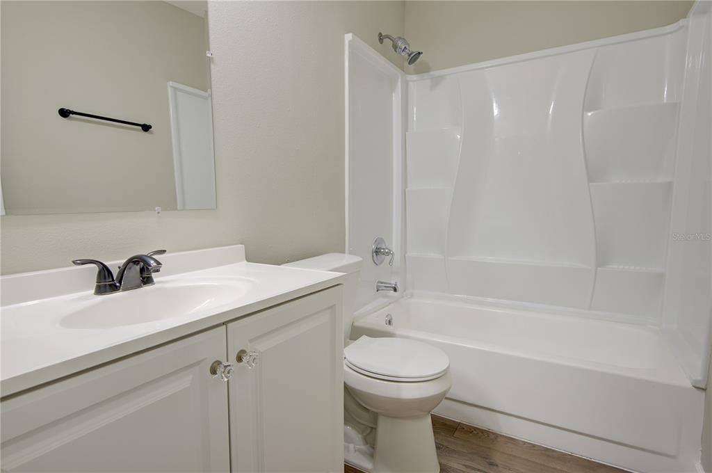 Activo con contrato: $192,500 (2 camas, 2 baños, 1104 Pies cuadrados)