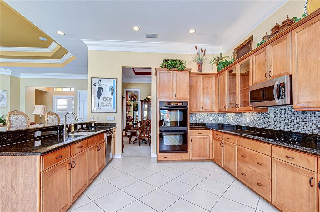 En Venta: $825,000 (2 camas, 2 baños, 2795 Pies cuadrados)