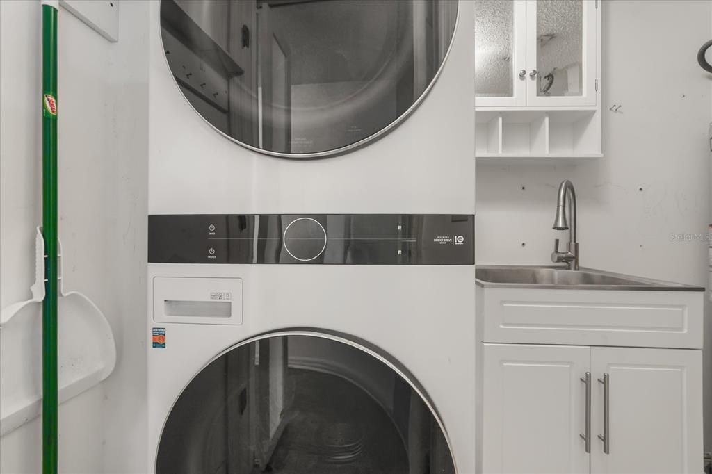 Activo con contrato: $240,000 (2 camas, 2 baños, 1299 Pies cuadrados)