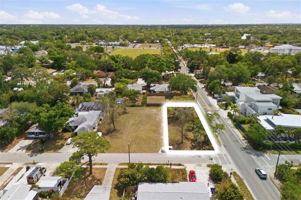 En Venta: $420,000 (0.16 acres)